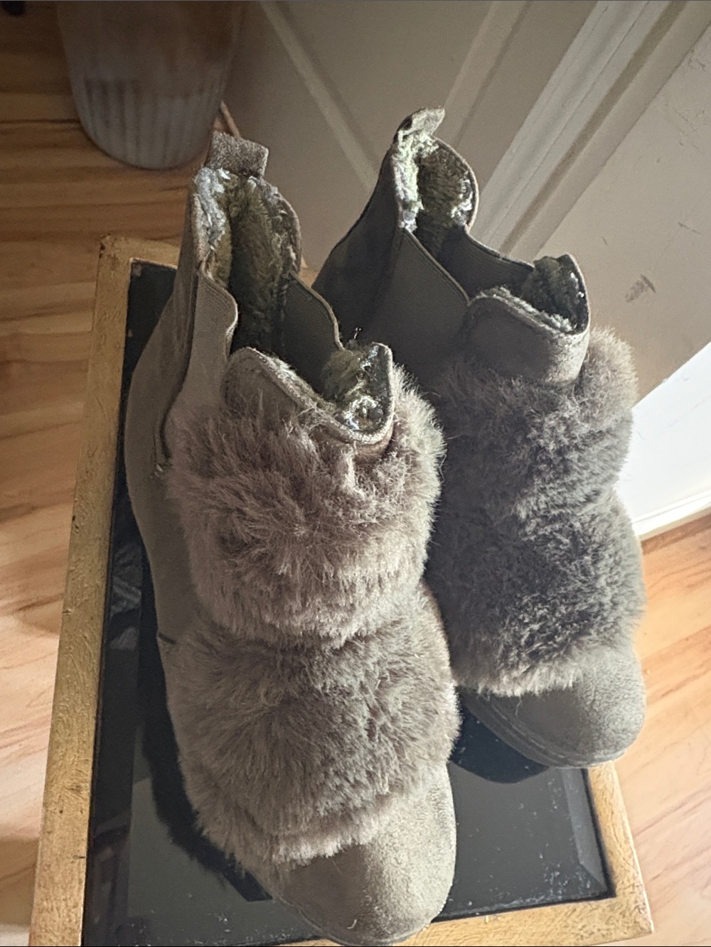 GND Women’s GREEN Faux-Fur Ankle Boots